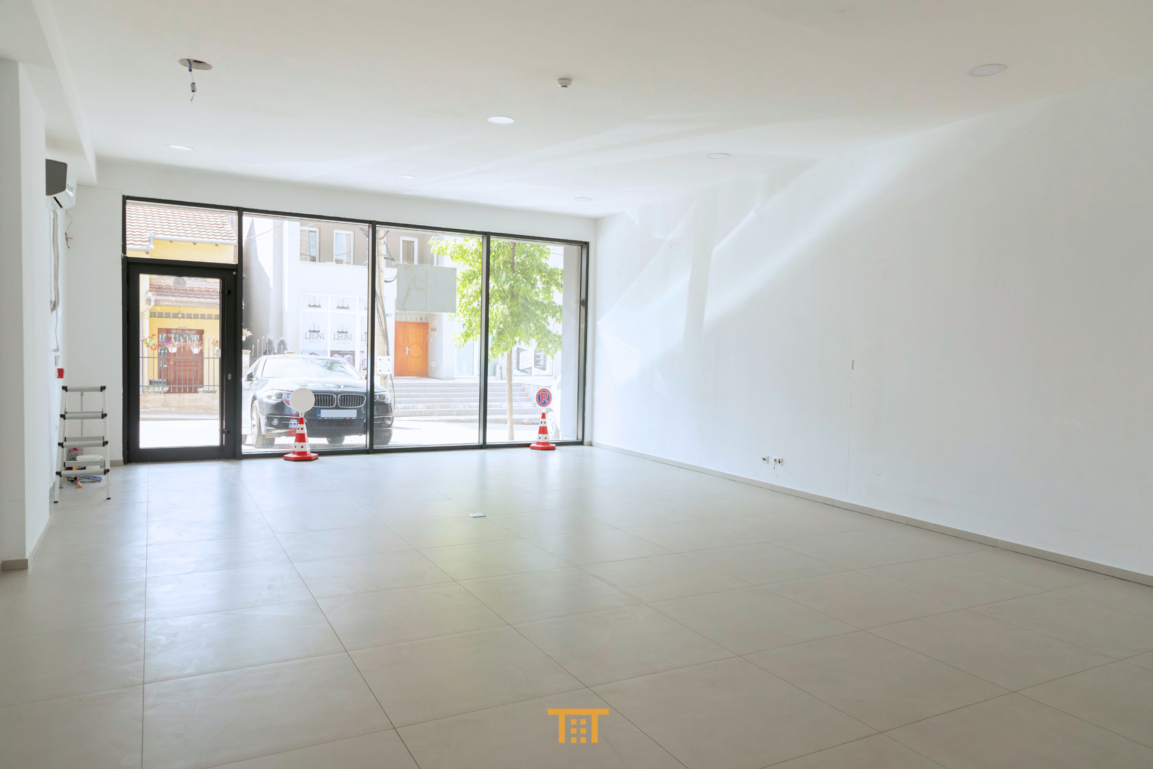 Lokali 70m² për #QIRA tek Mati I