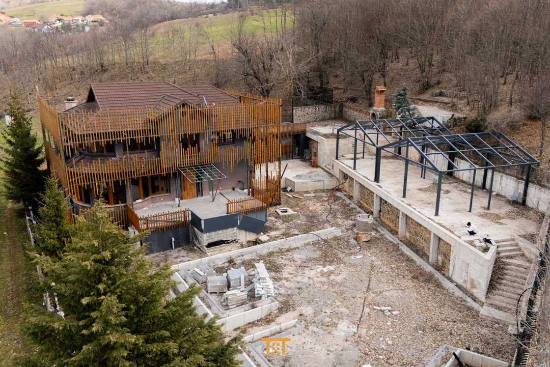 Objekti 500m² dhe Truall 1.76 Ha për #SHITJE në Prapashticë