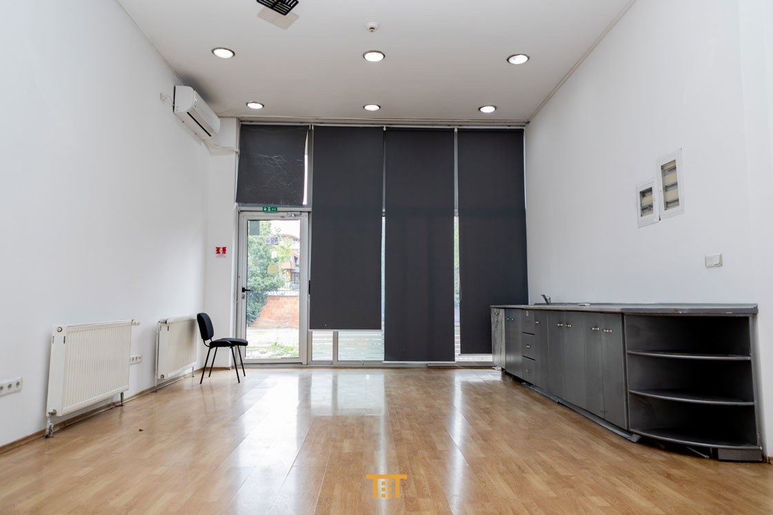 Objekt – Zyrë 600 m² me #QIRA në Pejton
